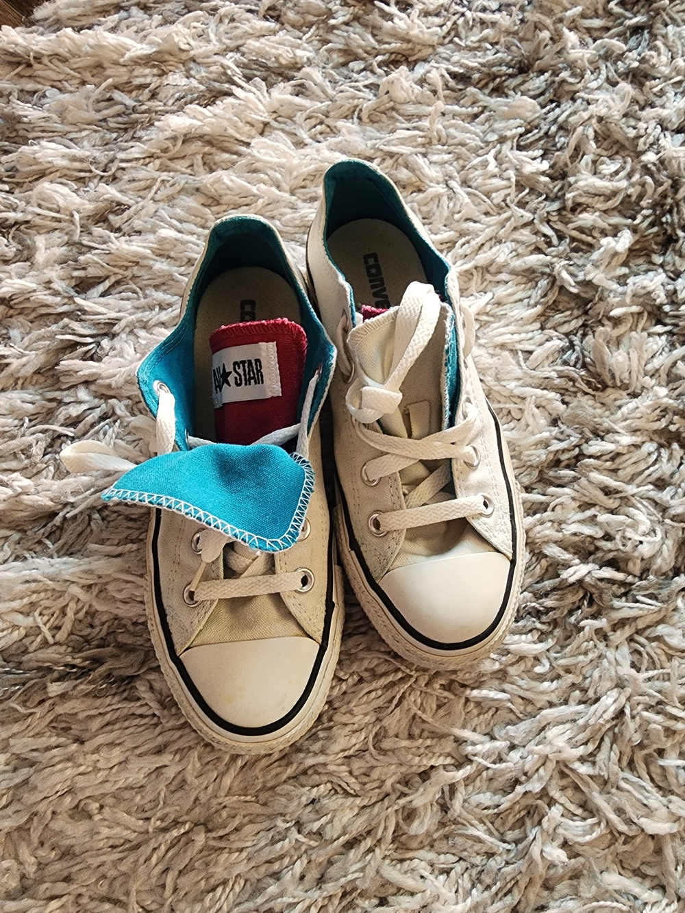 Converse Low-Top Sneakers in White. Teal and Red Double Tongue
